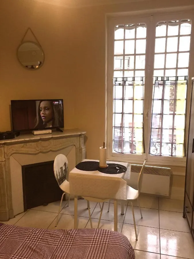 Apartment Ferienwohnung Studio Thermes Callou Vichy Frankreich